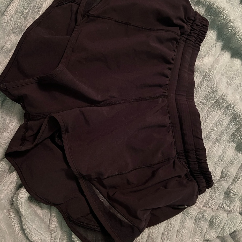 Black Lululemon hottie hot shorts 2.5”